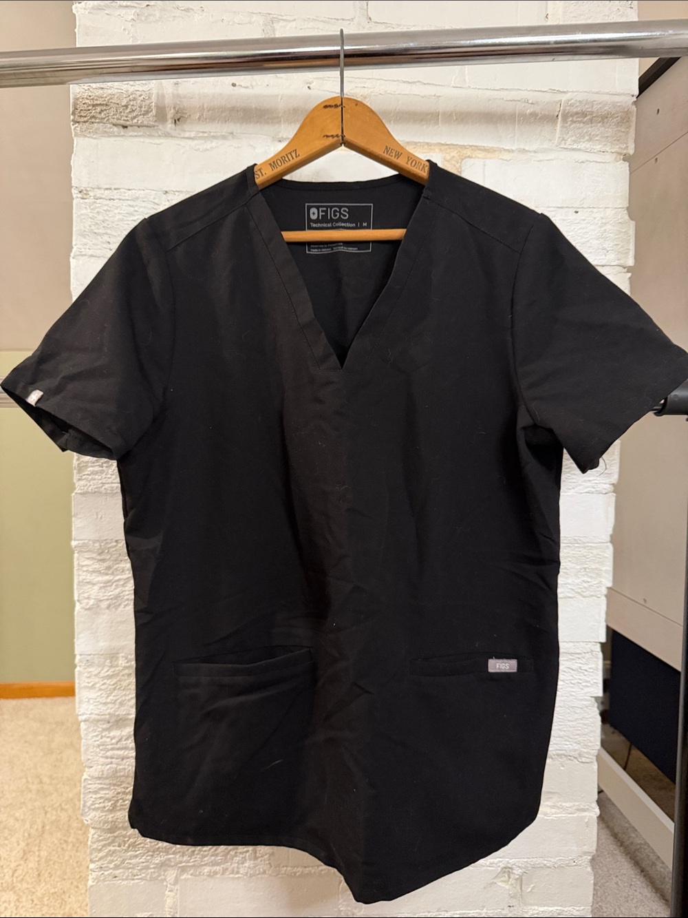 FIGS Black V-Neck Short Sleeve Scrub Top